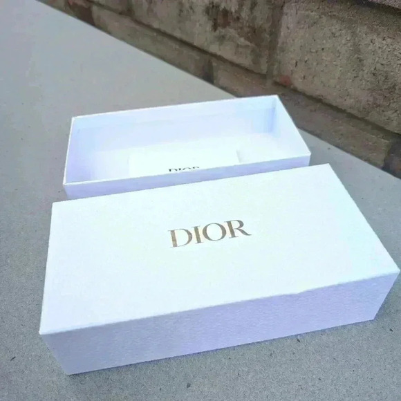 Dior Sunglass box in white pebble texture with gold lettering - new - Picture 2 of 3